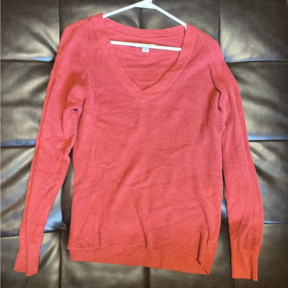 American Eagle Women’s V-Neck Red Sweater - Picture 5 of 6